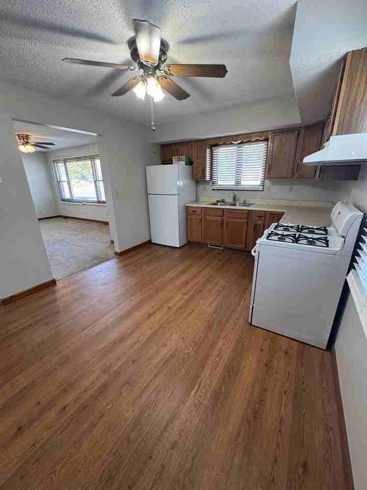 301 S Willow St #1 - Photo 6 of 18