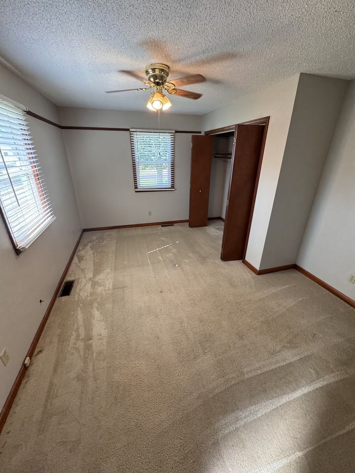 301 S Willow St #1 - Photo 7 of 18