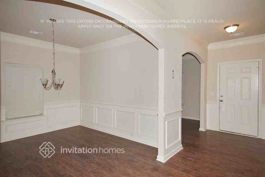 3690 Brookhollow Dr - Photo 2 of 9