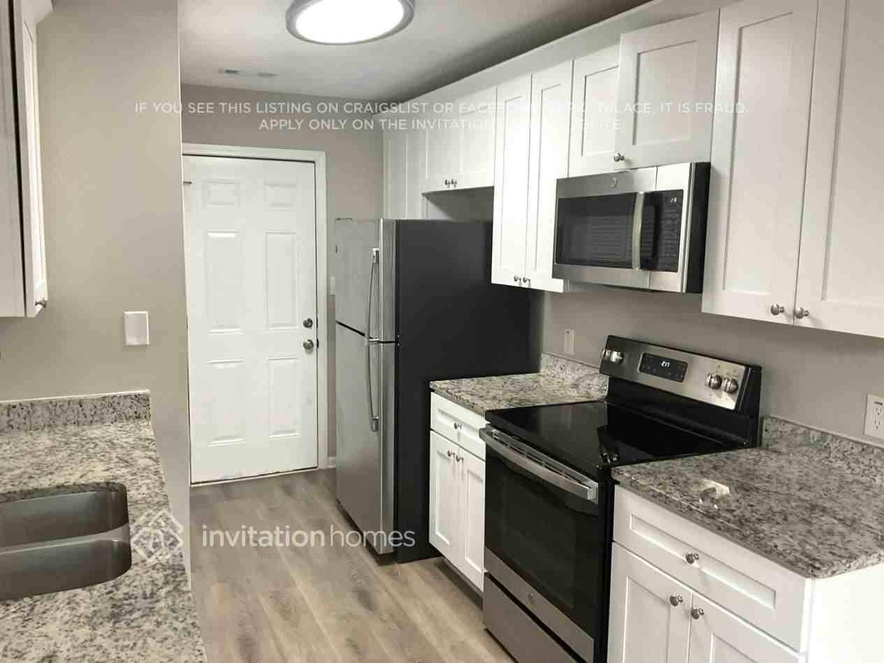 8605 Garvey Dr - Photo 3 of 12