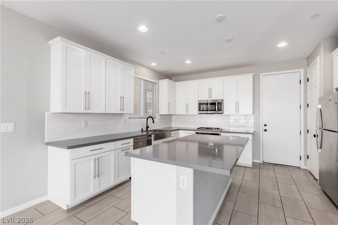 204 Rondeau Ave - Photo 2 of 31