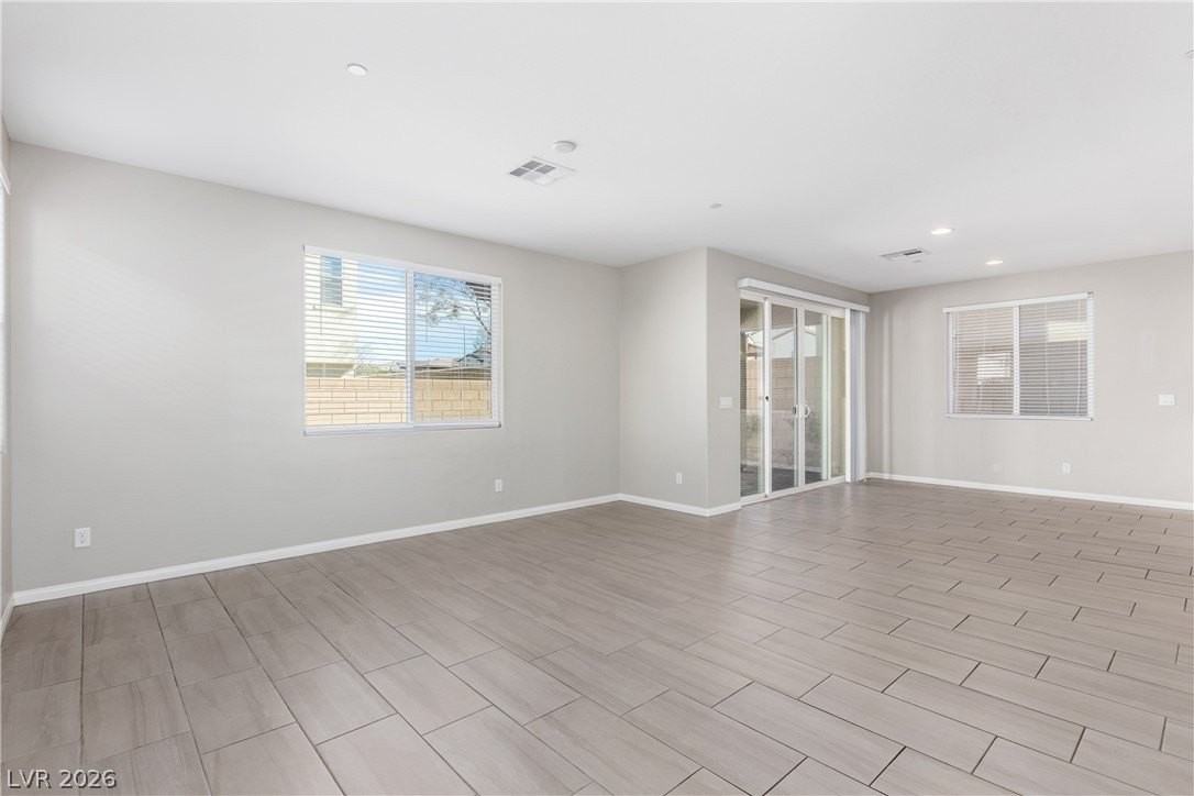 204 Rondeau Ave - Photo 4 of 31