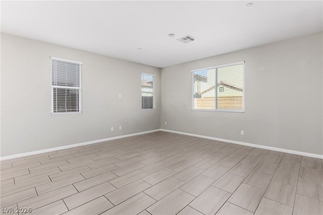 204 Rondeau Ave - Photo 5 of 31