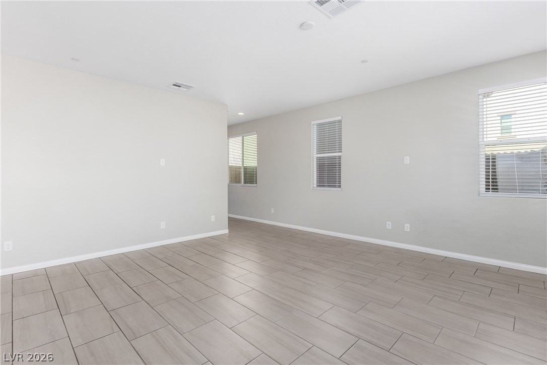 204 Rondeau Ave - Photo 6 of 31