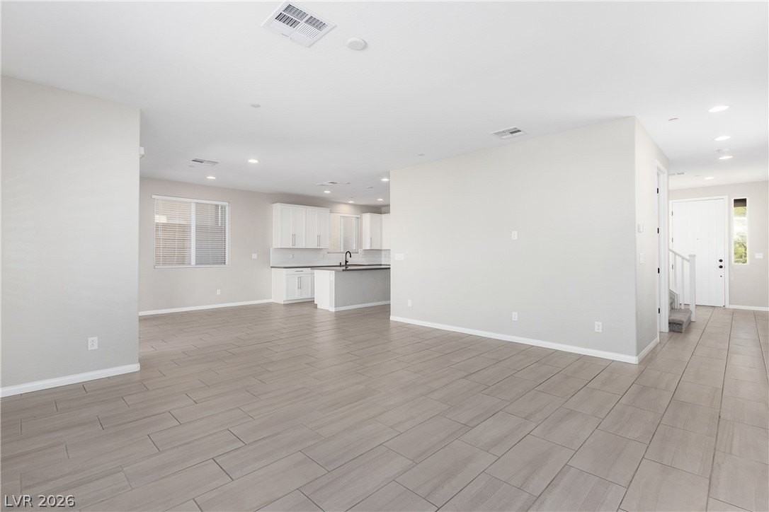 204 Rondeau Ave - Photo 7 of 31
