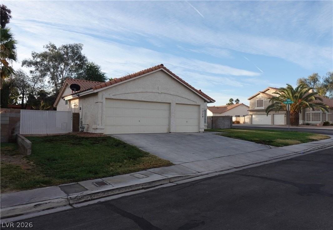 715 Seclusion Glen Ave - Photo 2 of 31