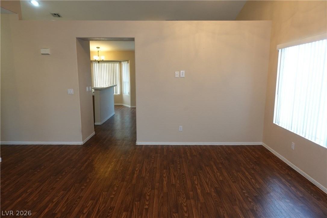 715 Seclusion Glen Ave - Photo 4 of 31