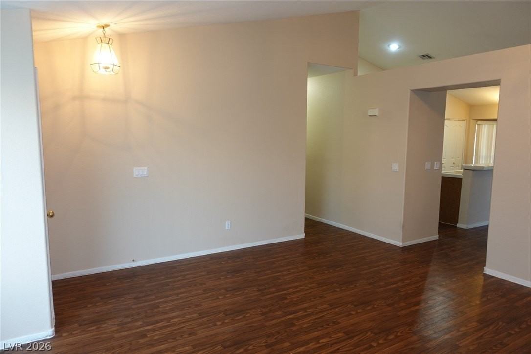 715 Seclusion Glen Ave - Photo 5 of 31