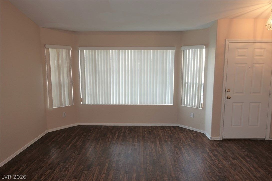 715 Seclusion Glen Ave - Photo 6 of 31