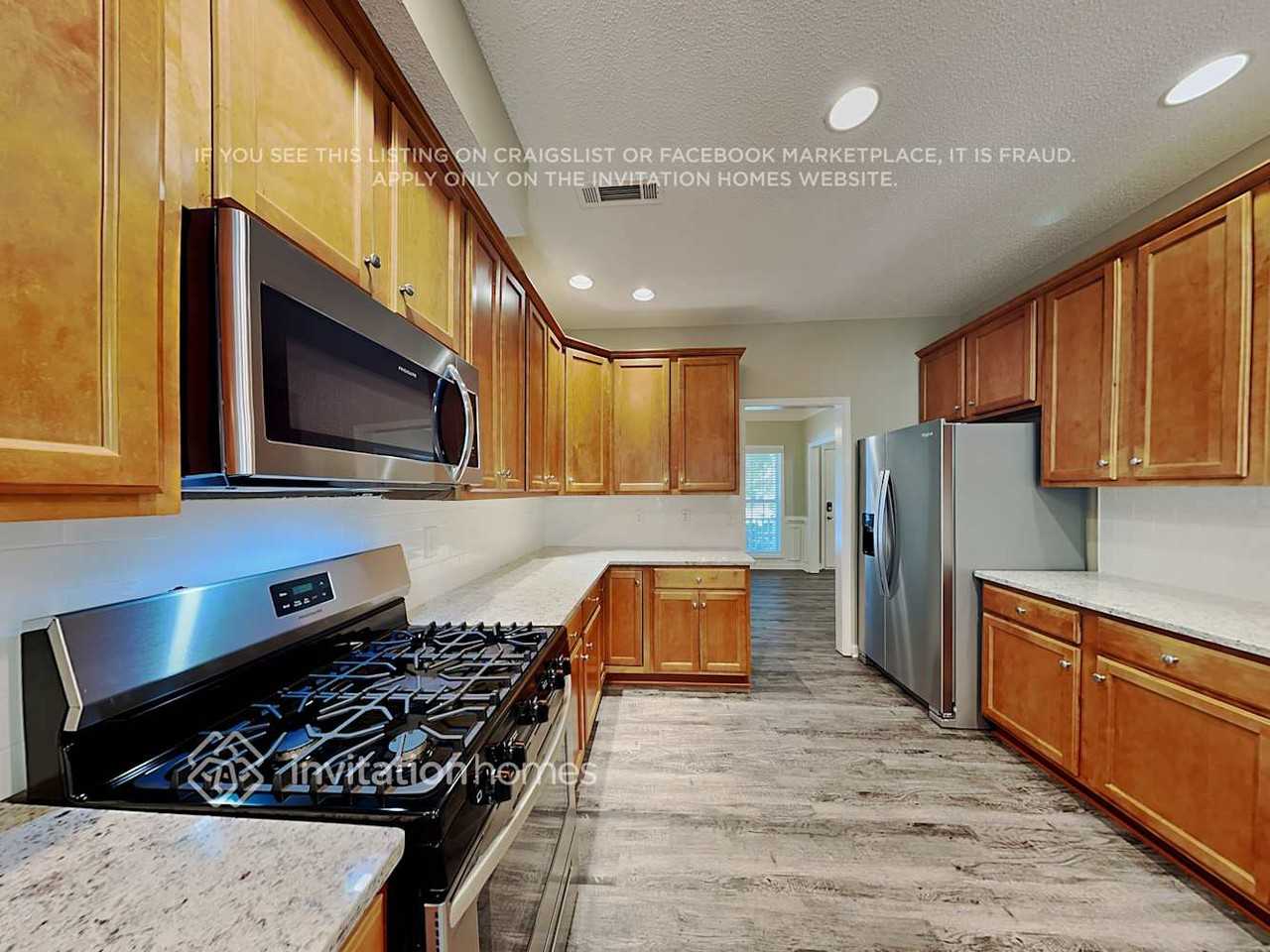 102 Medallion Park - Photo 6 of 20