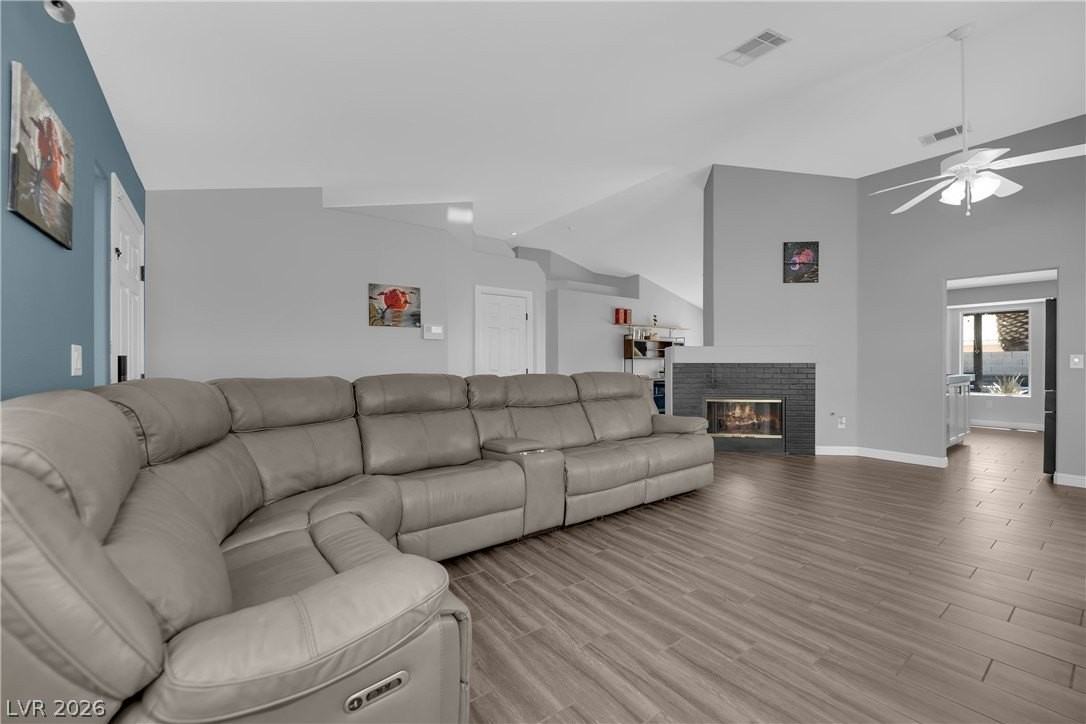 7729 White Grass Ave - Photo 4 of 32