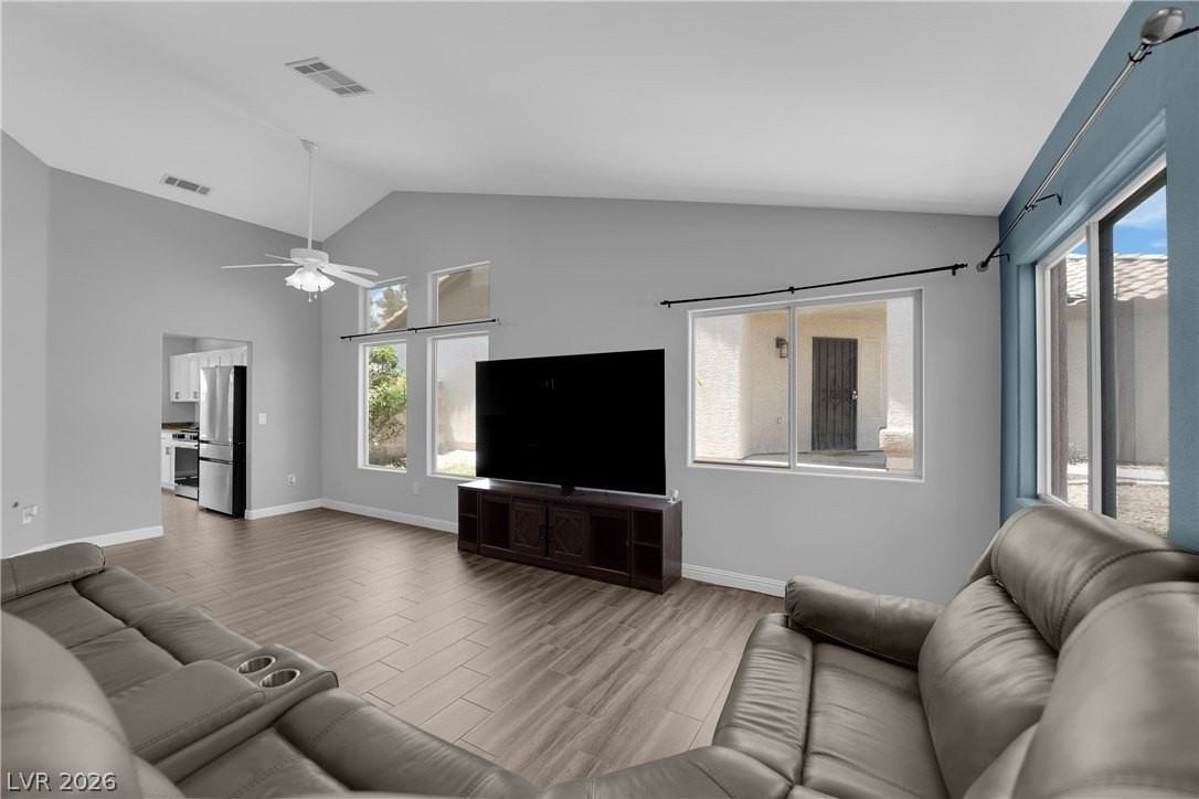 7729 White Grass Ave - Photo 5 of 32