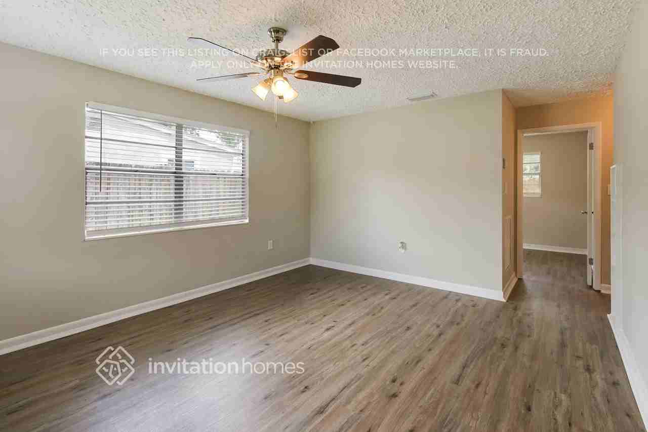 4020 E Paris St - Photo 7 of 31