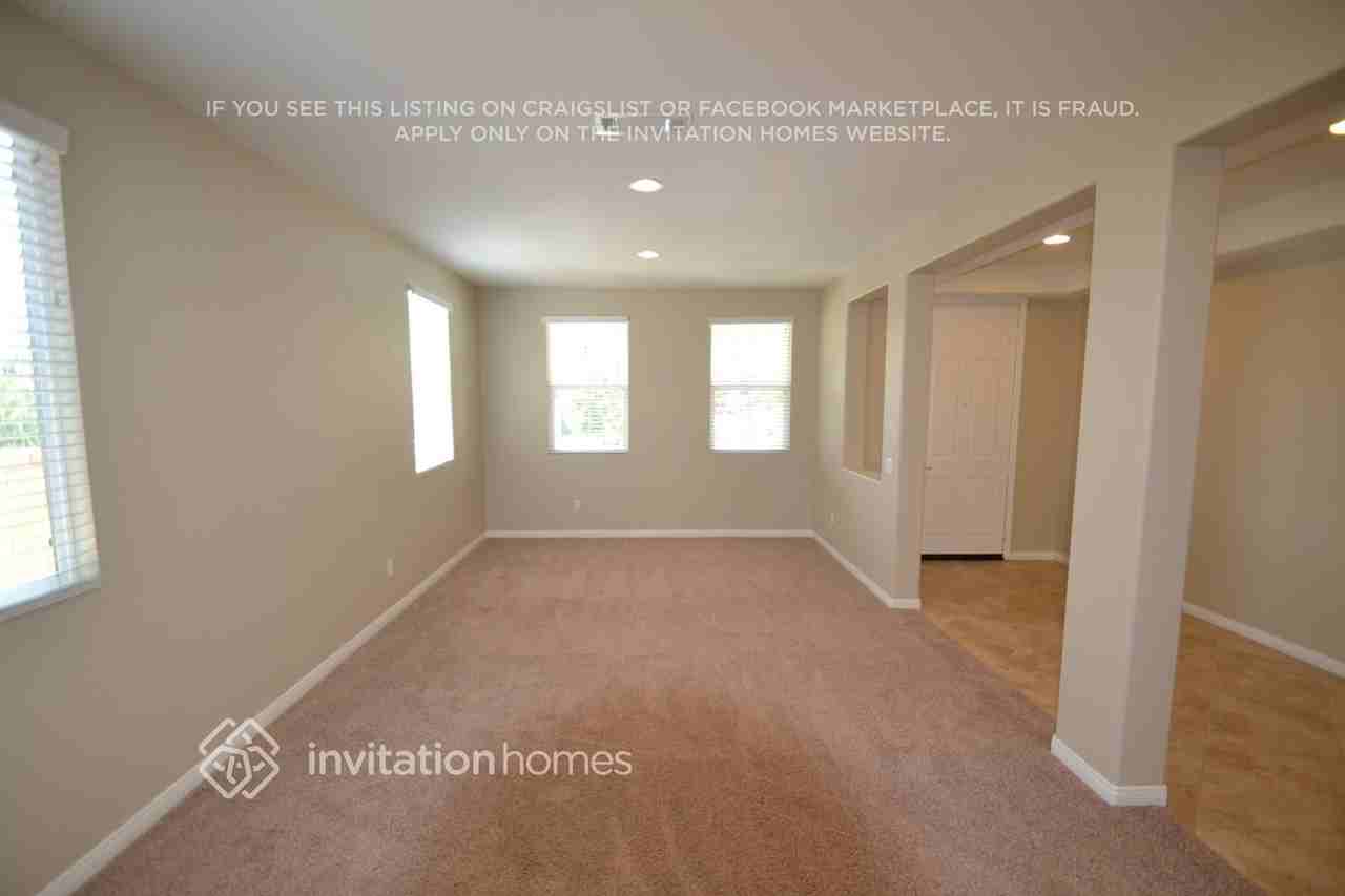 28016 Linda Ln - Photo 2 of 13