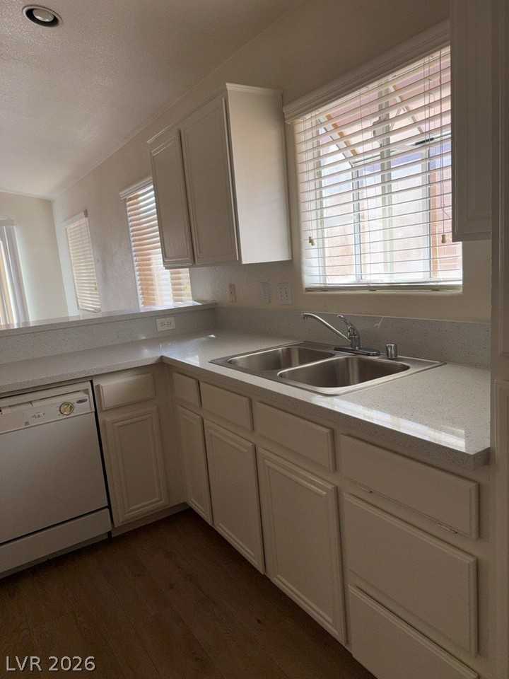 208 Mazatlan St - Photo 7 of 14