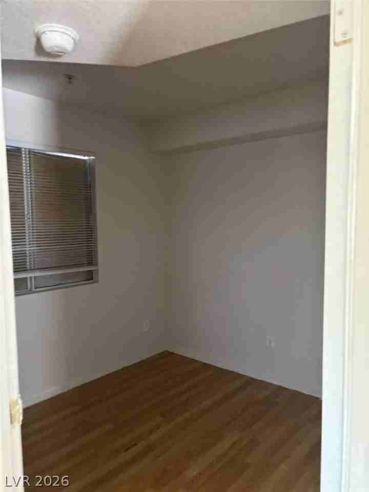 231 W Philadelphia Ave #1 - Photo 3 of 6