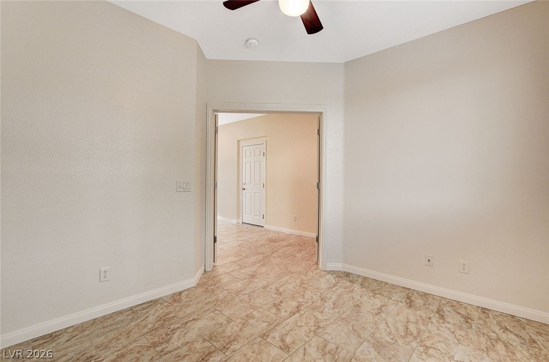 5548 Ayers Cliff St - Photo 7 of 41