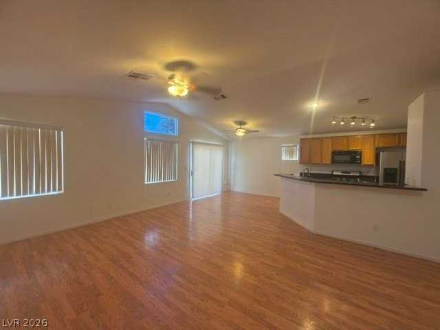7048 Pacific Coast St - Photo 5 of 15