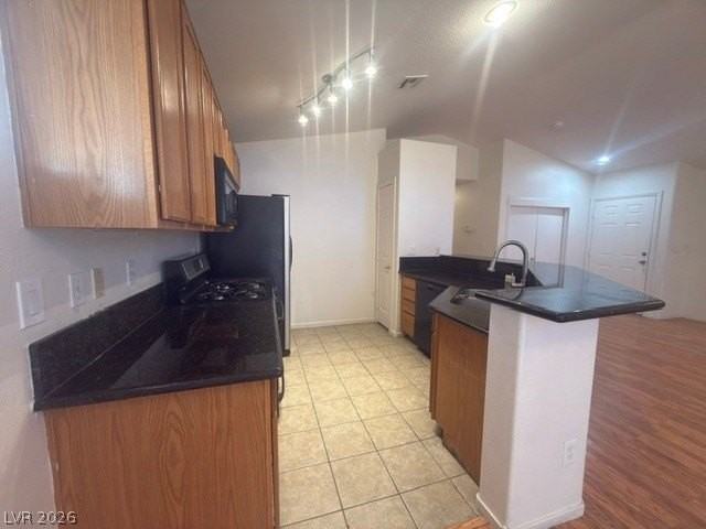 7048 Pacific Coast St - Photo 7 of 15