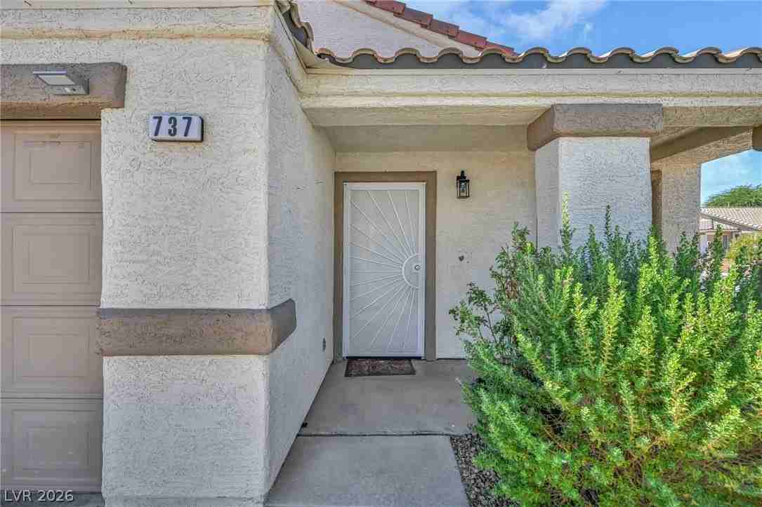 737 Red Bark Ln - Photo 2 of 44