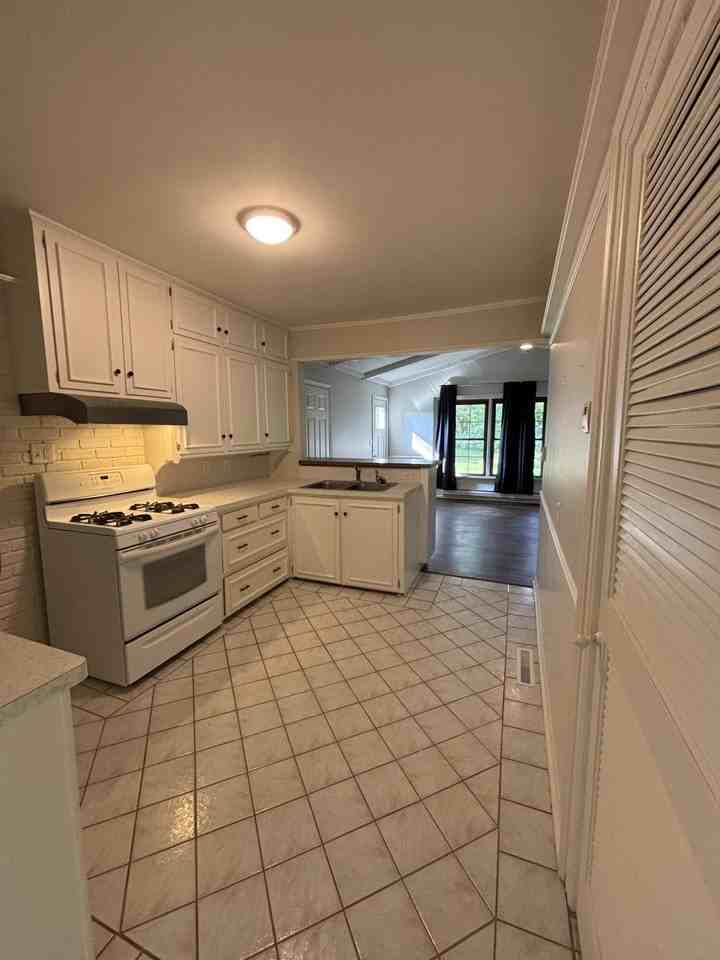 233 Monroe St #A - Photo 4 of 15