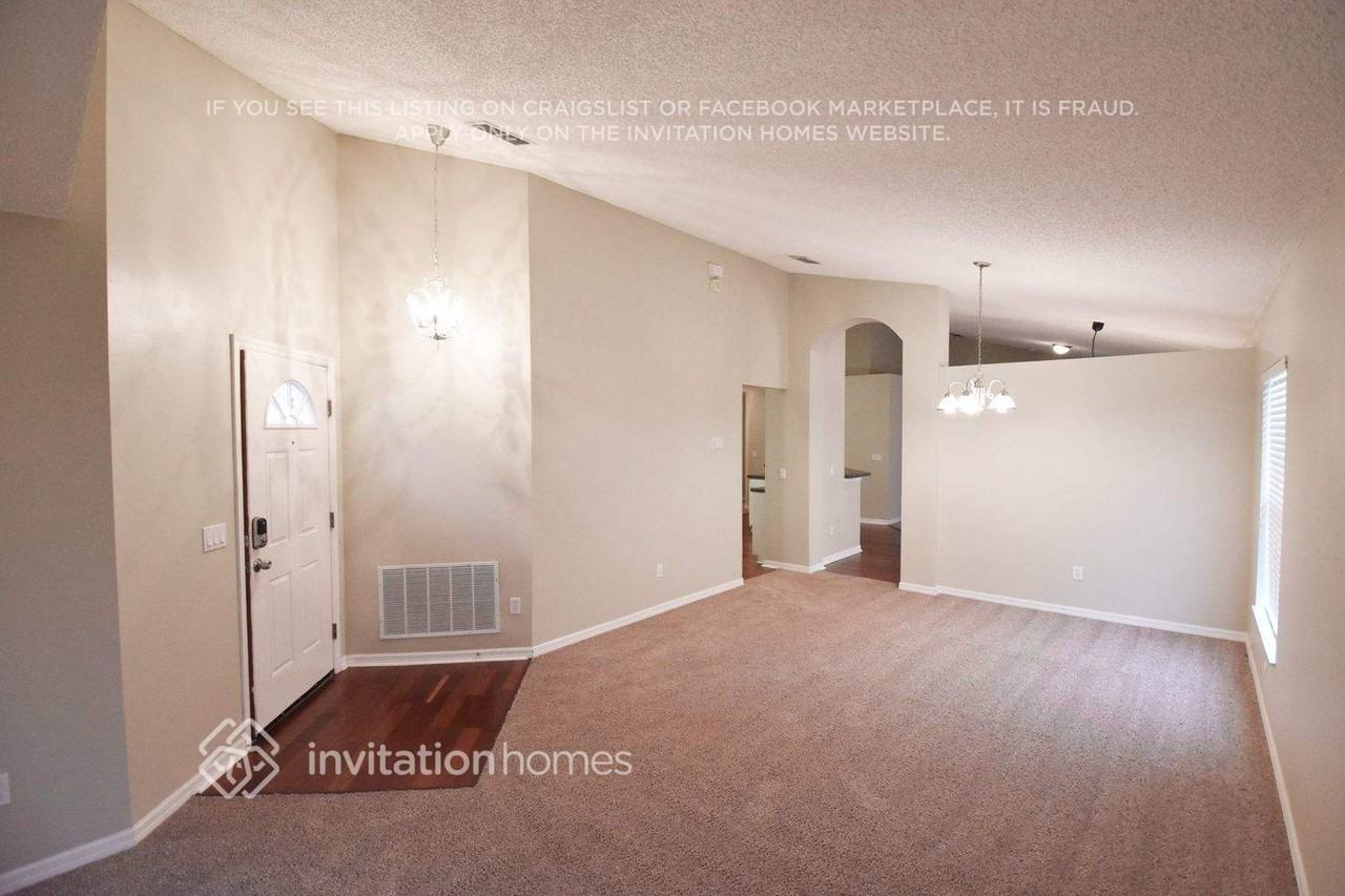 1939 Darlin Cir - Photo 2 of 9