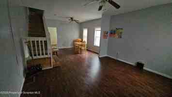 featured image of 2 Prescott Pl