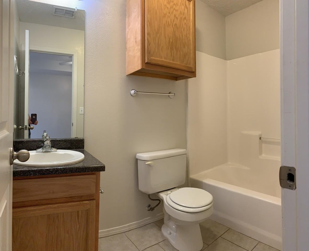 MLK Apts, LLC - 1821 #1821APTA - Photo 6 of 10