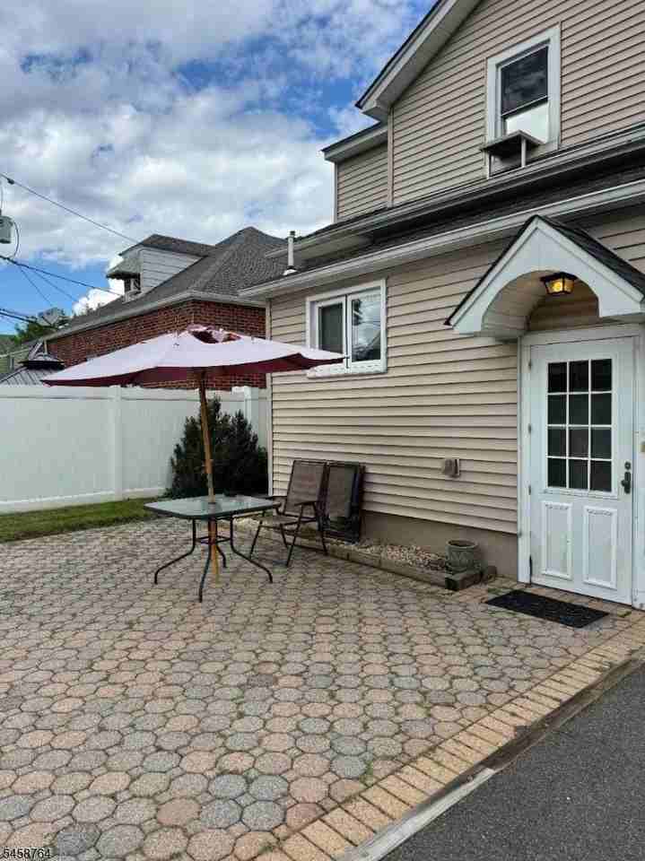 91 Van Pelt Pl - Photo 3 of 5