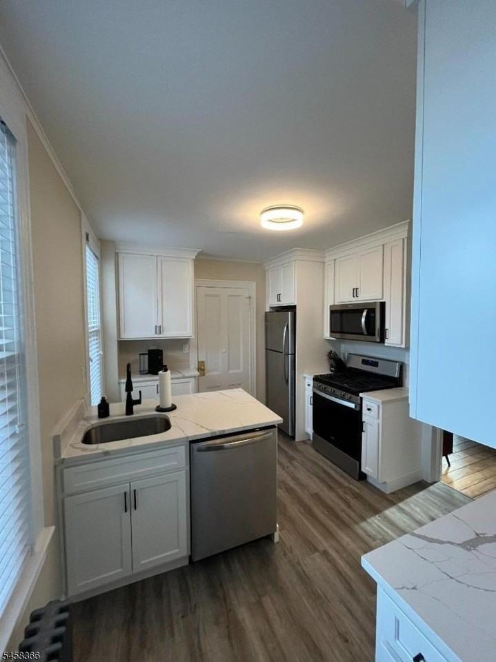 53 Budd St 1st Fl - Photo 7 of 23