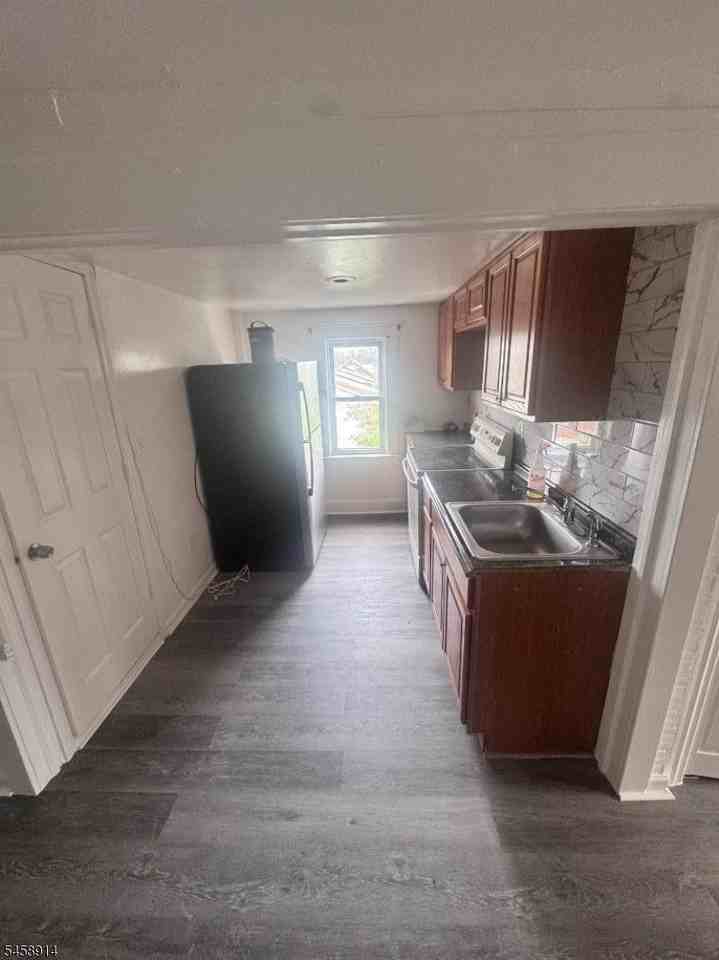 240 Trenton Ave - Photo 2 of 11