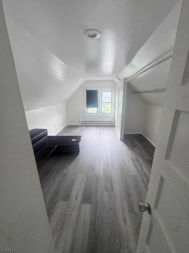240 Trenton Ave - Photo 6 of 11