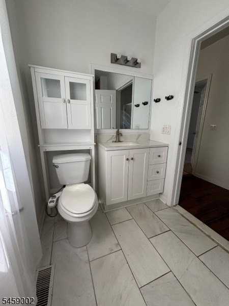 572 Christopher St - Photo 6 of 8