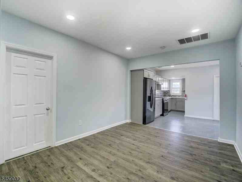 27 Honiss St #2 - Photo 2 of 16