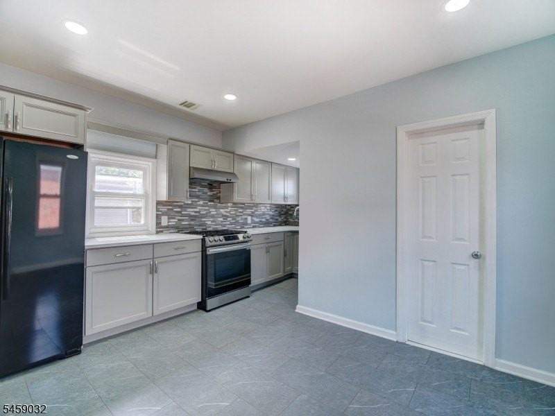 27 Honiss St #2 - Photo 3 of 16