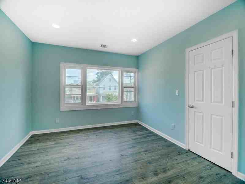 27 Honiss St #2 - Photo 6 of 16
