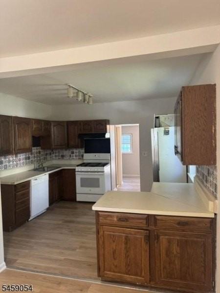 76 S Lincoln Ave - Photo 3 of 10