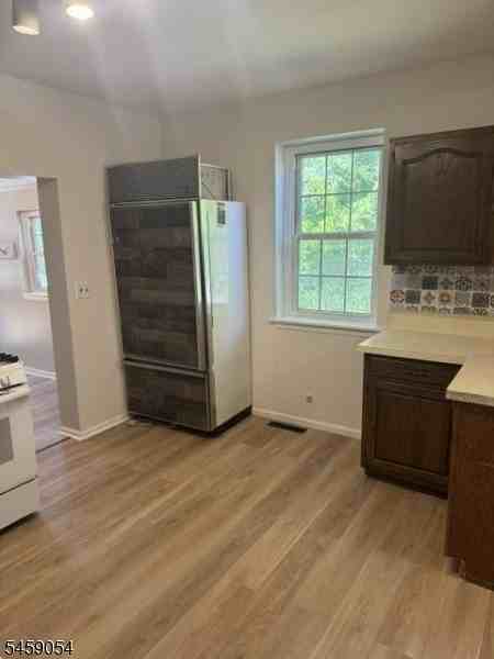76 S Lincoln Ave - Photo 4 of 10
