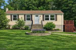 featured image of 25 Essex Rd