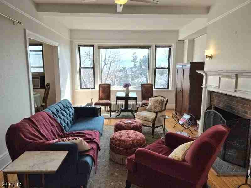 363377 Mount Prospect Ave #1B