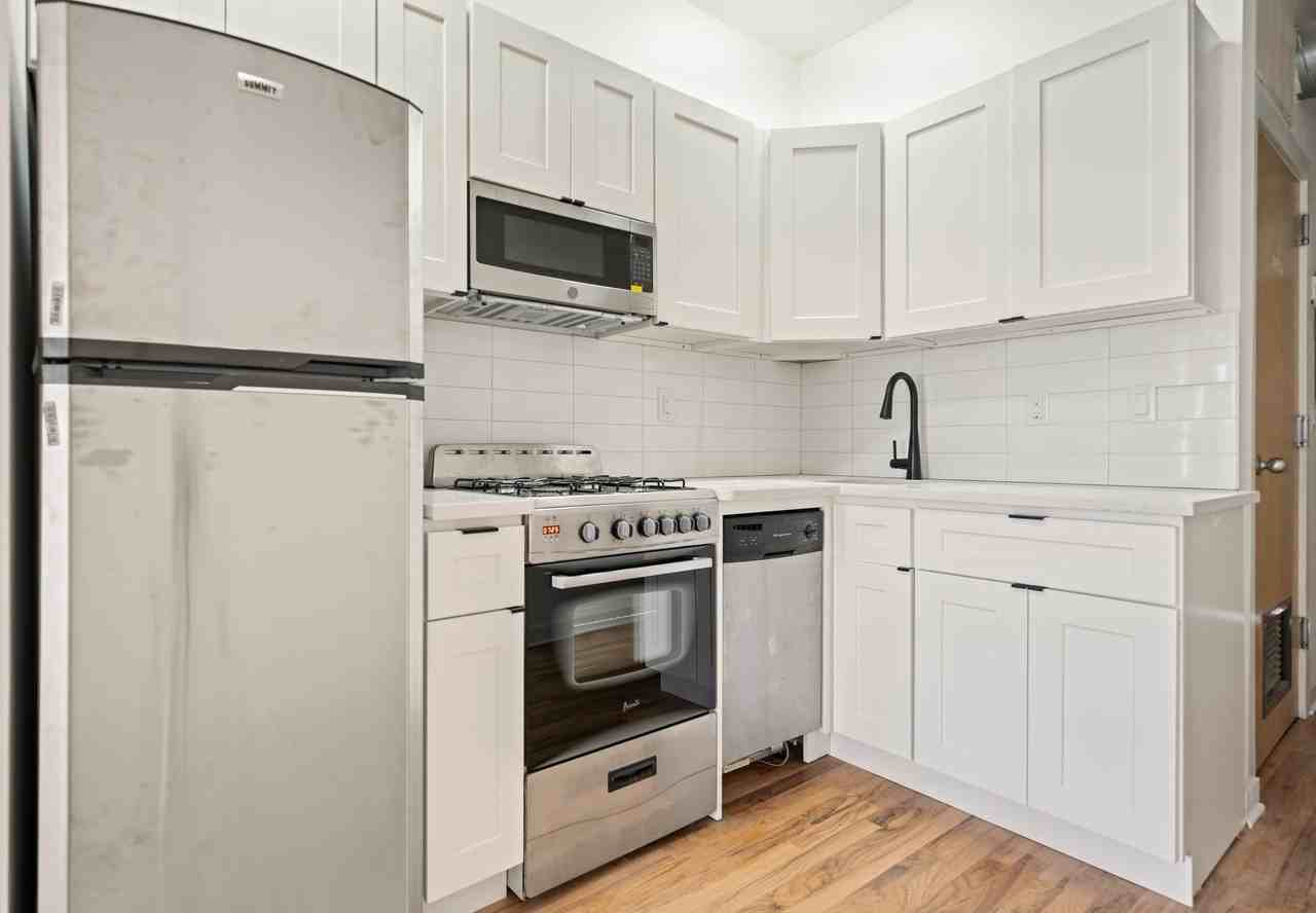 615 Monroe St #4 - Photo 7 of 13