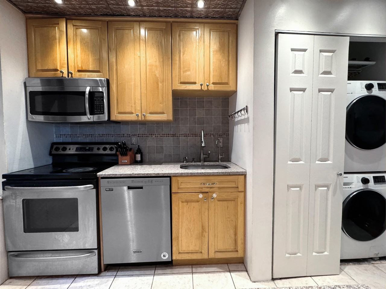 258 Barrow St #3D - Photo 5 of 12