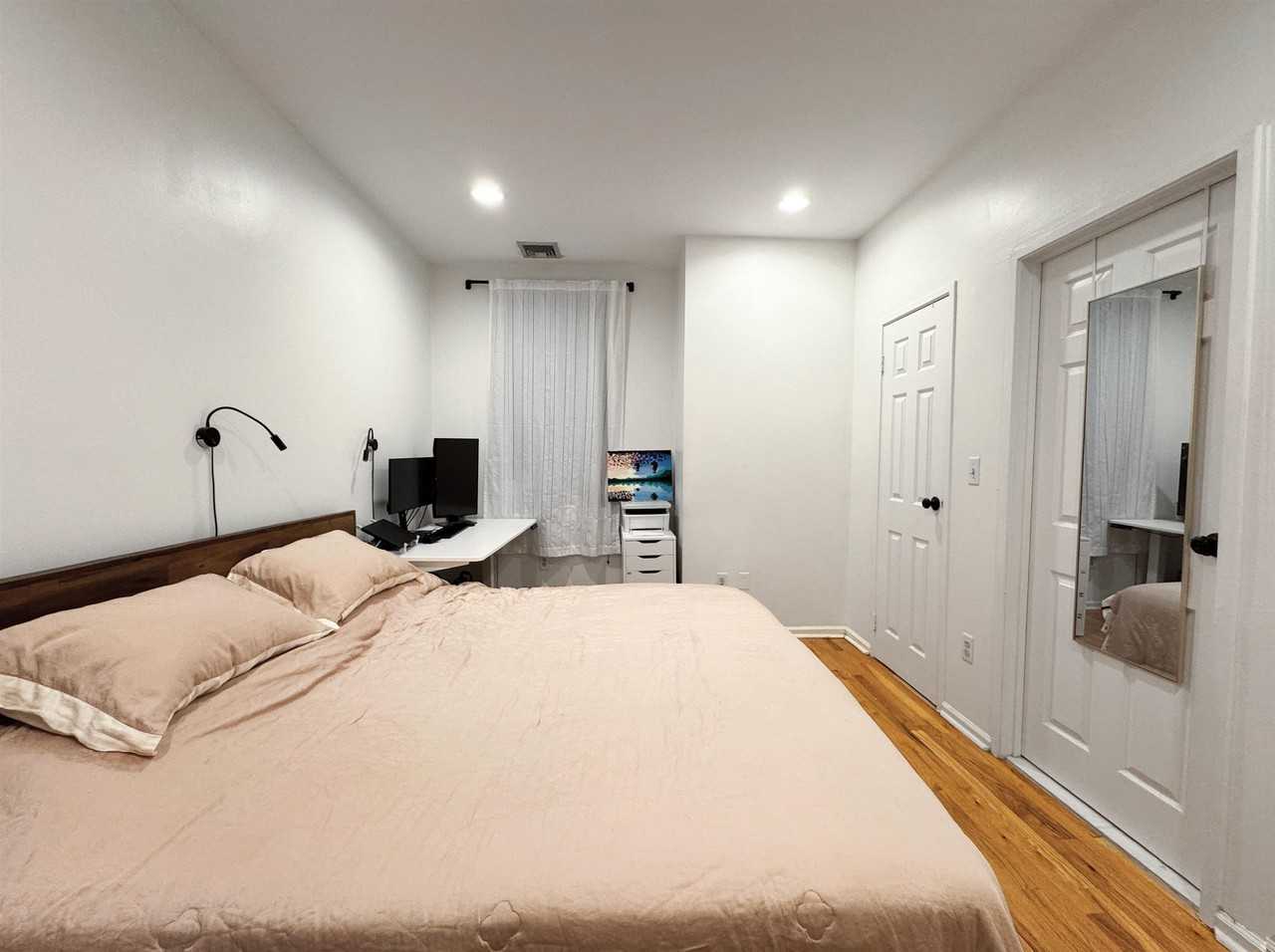 258 Barrow St #3D - Photo 7 of 12