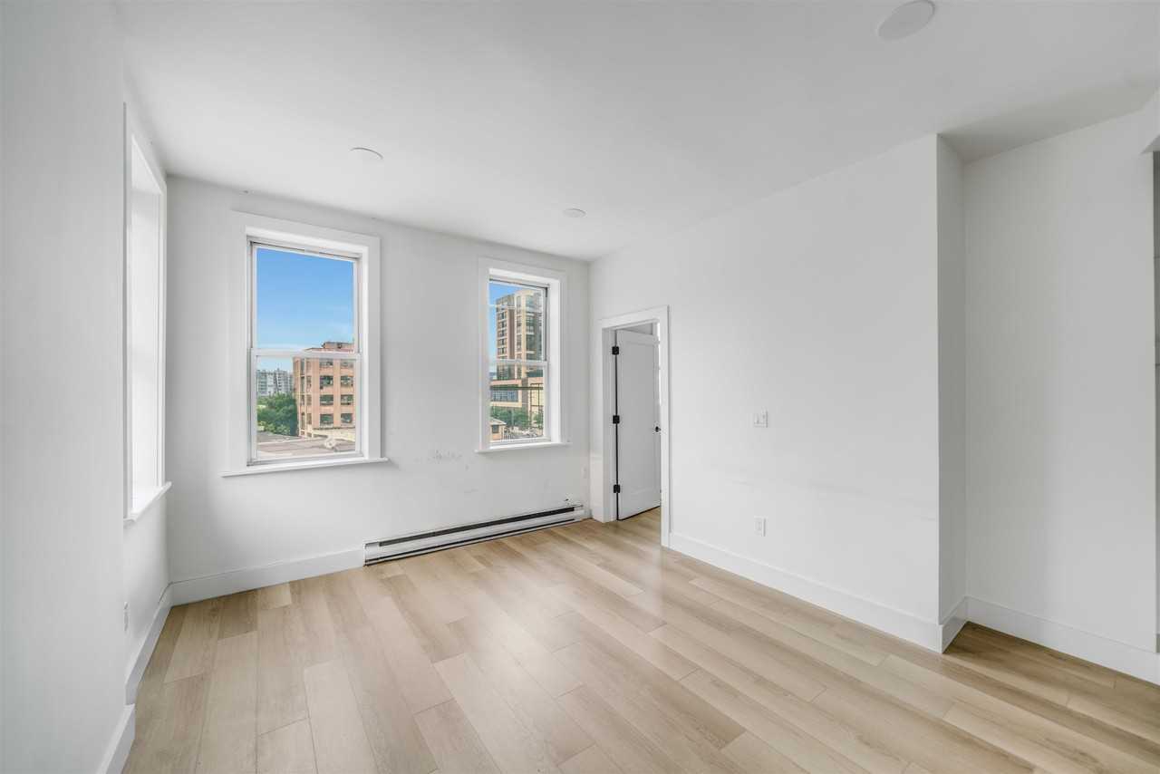 1327 Willow Ave #11 - Photo 5 of 14