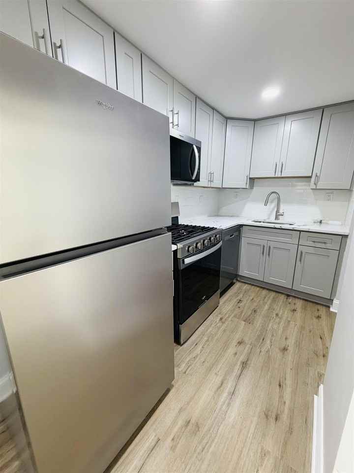 114 Graham St #1