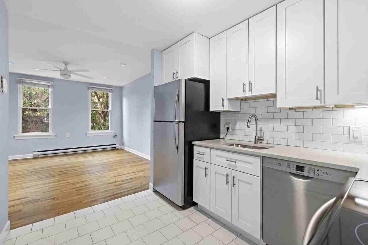 607 1st St #2F - Photo 5 of 13