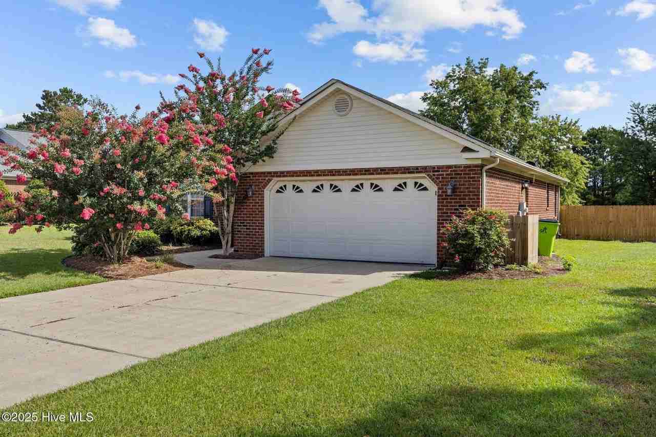 100 Iverson Ln - Photo 2 of 35