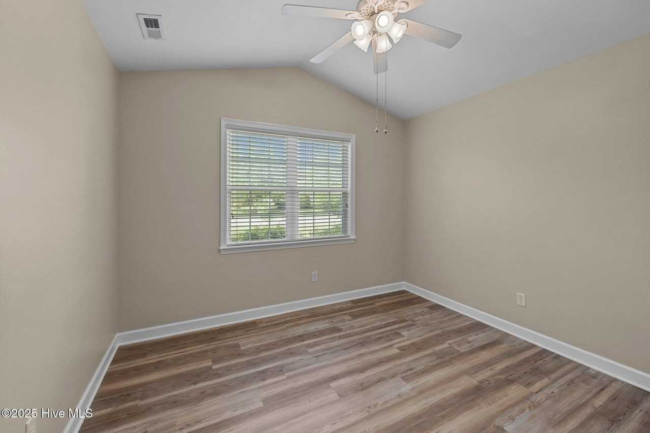 100 Iverson Ln - Photo 4 of 35