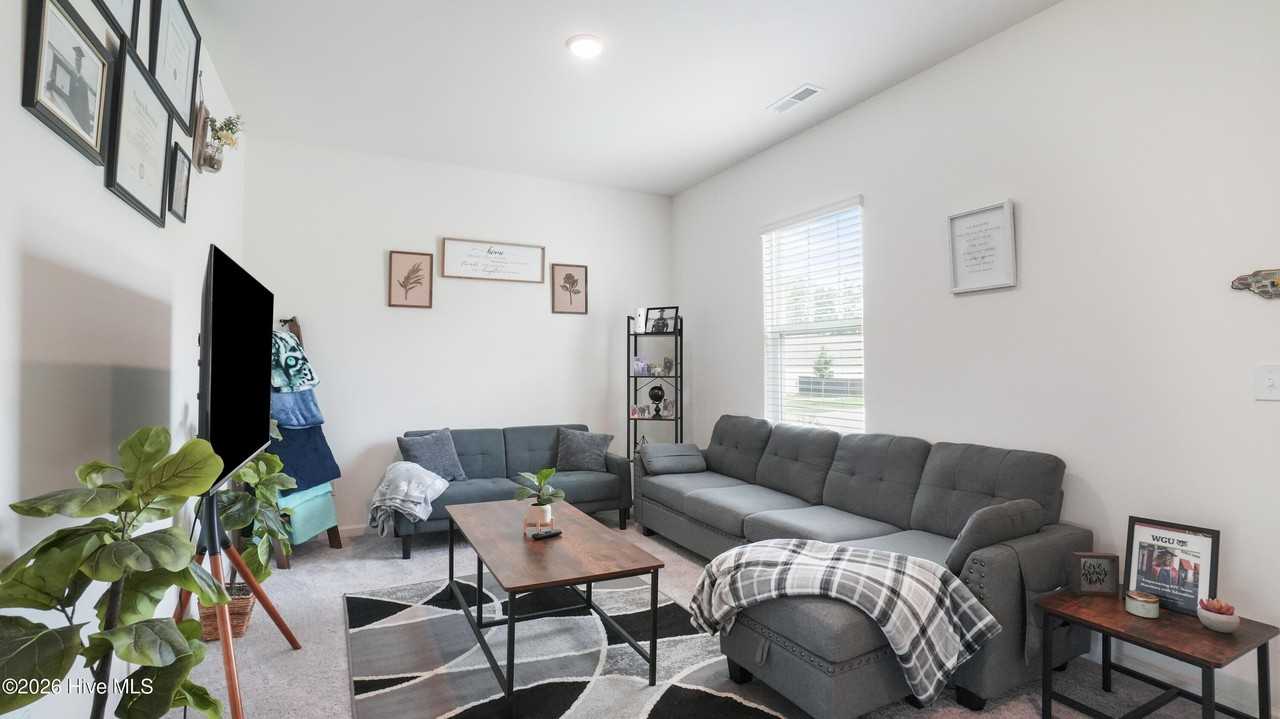 530 Cessna Dr - Photo 4 of 50
