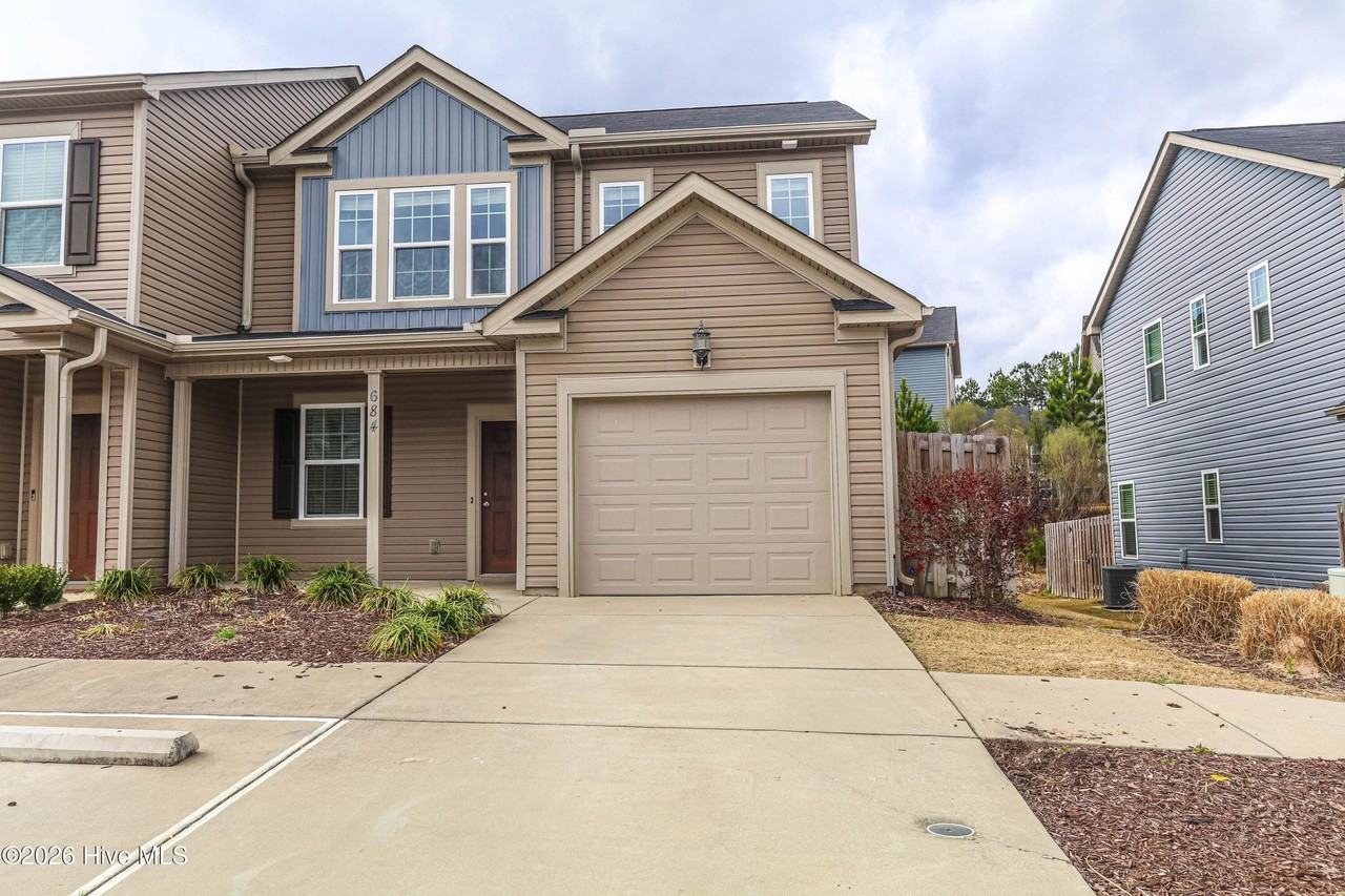 684 Red Cedar Ct - Photo 3 of 50